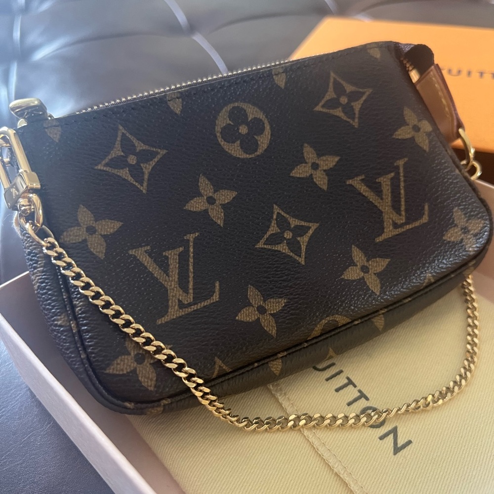 Authentic Louis Vuitton mini Pochette